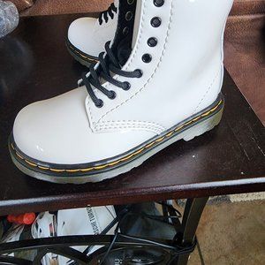 DR MARTENS LITTLE KIDS SIZE 8 NEW, NEVER WORN DOC MARTENS